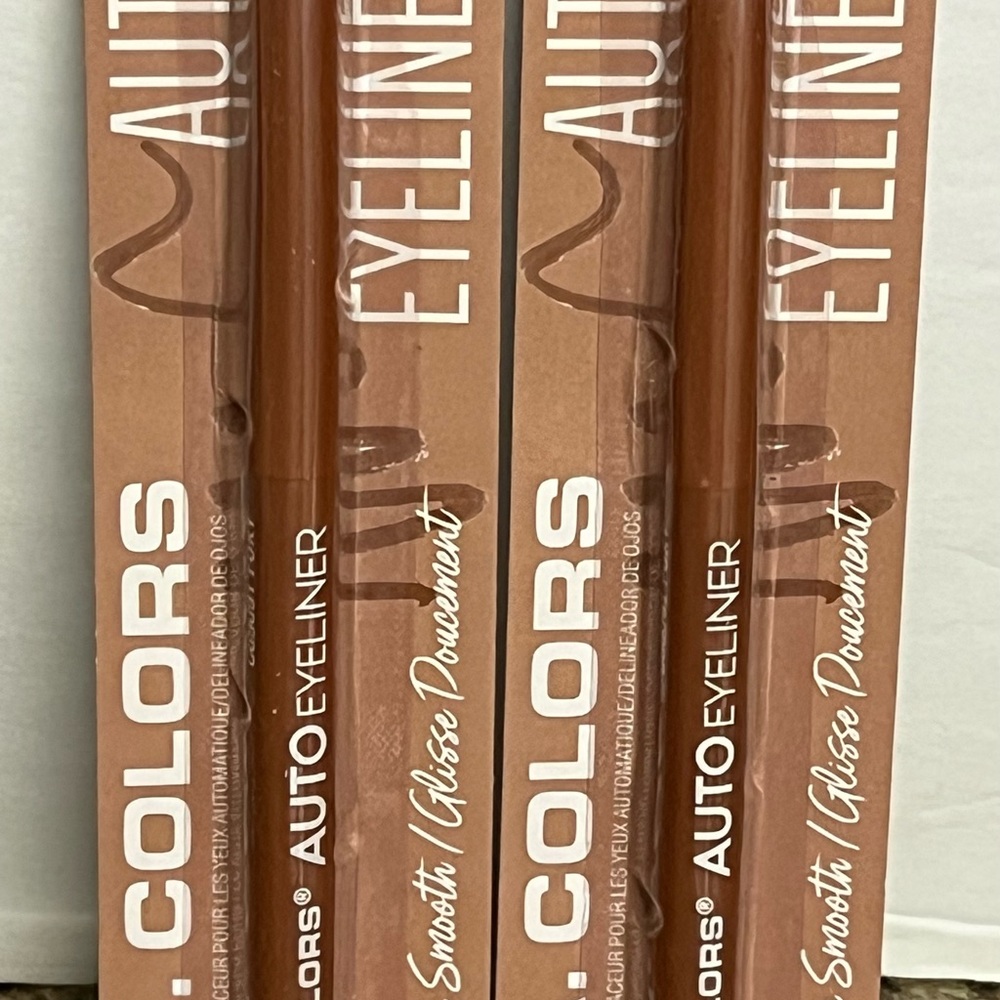 L.A. Colors Auto eyeliner. Glides in smooth. “ Foxy “.